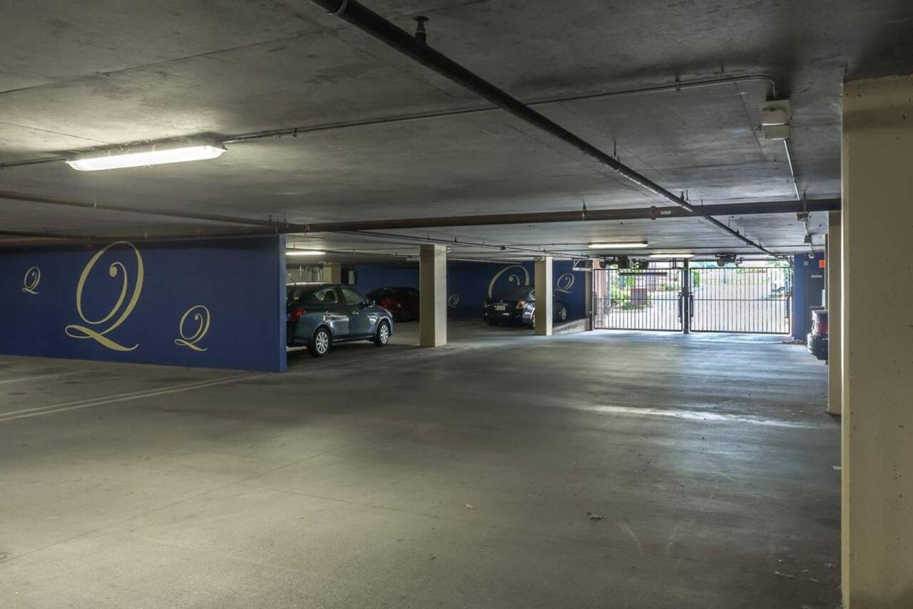 Trifecta Ace Location Pool & Gym Superhost Apartamento